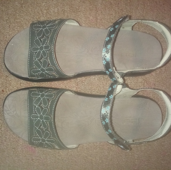 Jambu Sandals - Picture 2 of 3